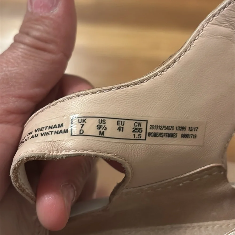 Clarks elegant beige